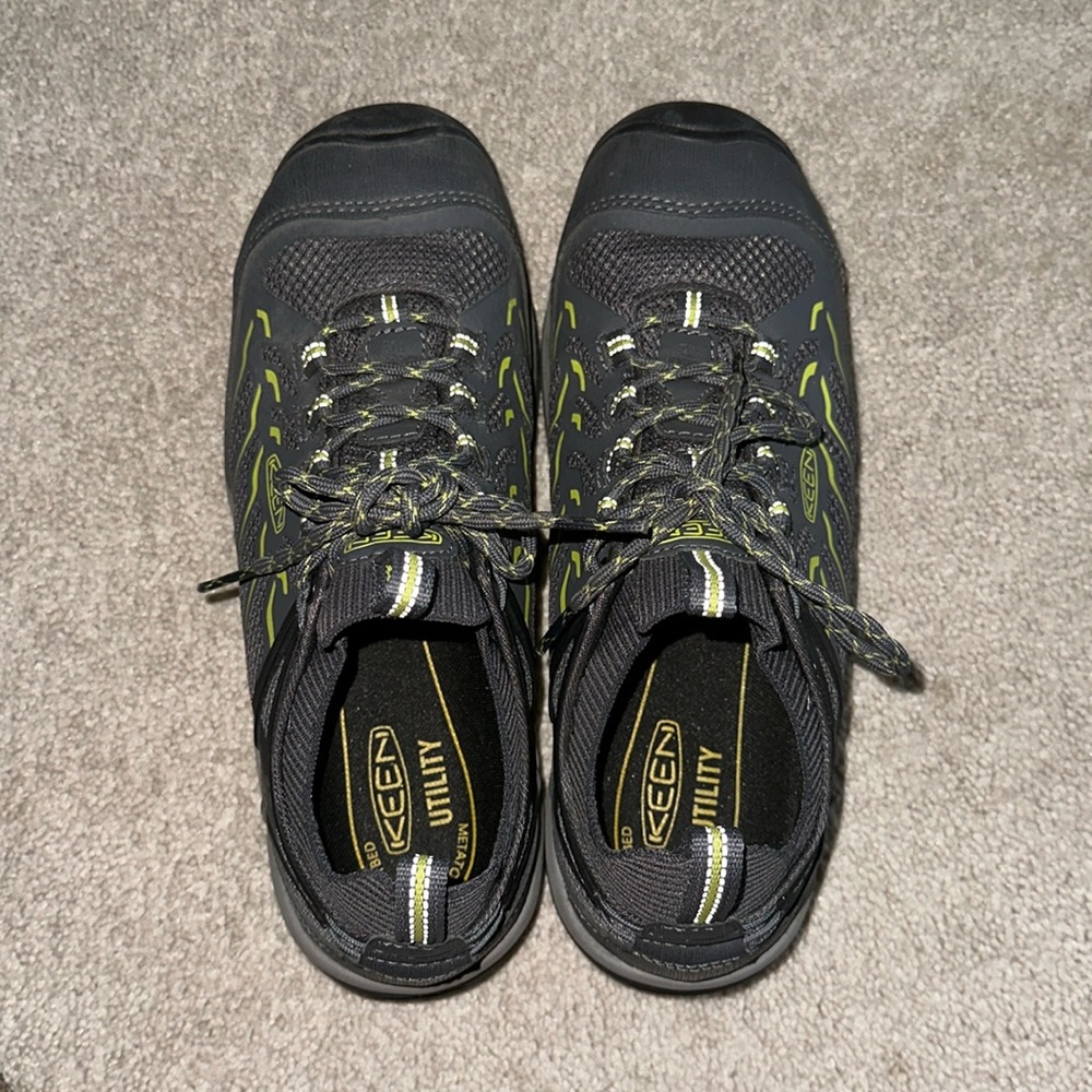 Keen Women’s Steel toe shoes size 9. Charcoal/Lime color.